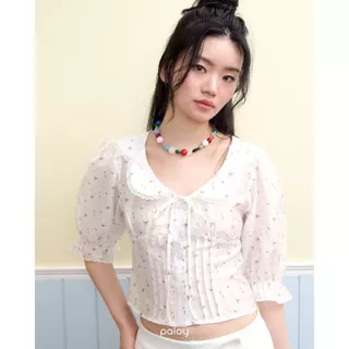 Paloy - PL2539 Posy Top เสื้อแขนตุ๊กตาพิมพ์ลายดอกไม้ Paloy ดีเทลคอปกลูกไม้