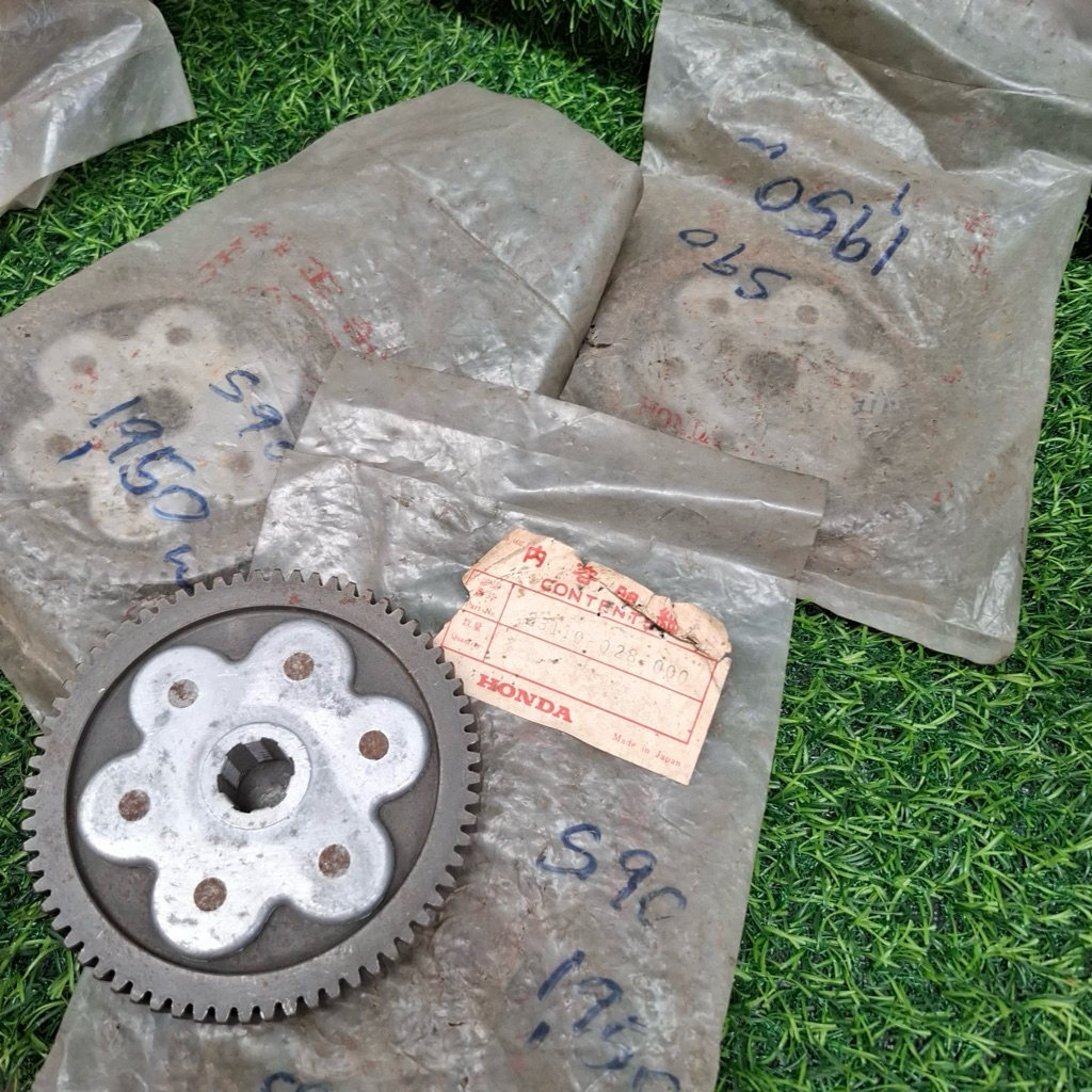 เฟืองคลัช(ครัช,คลัท)ส่งกำลัง สำหรับรถ Honda s90 cl90 s90z sb90 c200 งานเเท้ญี่ปุ่น Part 23110-028-00