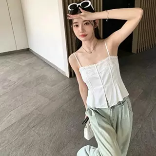 YOYO พร้อมส่ง🌈เสื้อสายเดี่ยวตีเกร็ดหน้า🌈เย็บตีเกล็ดหน้า แต่งลูกไม้ซีทรู สายปรับได้ ดีเทลลูกไม้ตรงหน้าอกสวยมากๆ