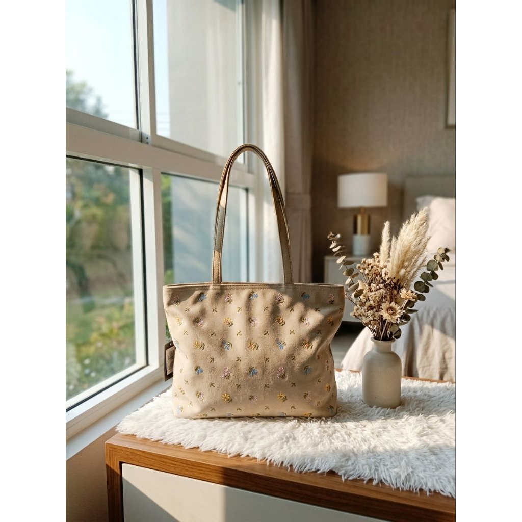 กระเป๋าสะพาย ​✨ [VINTAGE SELECTION] ELLE de ELLE Floral Embroidered Suede Shoulder Bag ✨