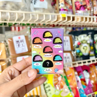 ขนมกล่องสุ่มช็อคโก้มาชเมลโลว์ ขนาดเล็ก 1 กล่องมี 3 ซองย่อย (แช่เย็นก่อนทานเพิ่มความอร่อย)