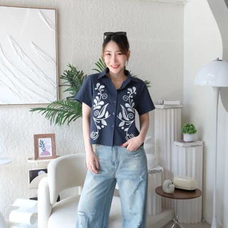 Lawyer Store| [927976] เสื้อคอปก แขนสั้น ปักลายดอกไม้ ด้านหลังปัก SLW แขนสั้น เนื้อผ้าออฟฟอร์ดไม่ยืด เสื้อแขนสั้น