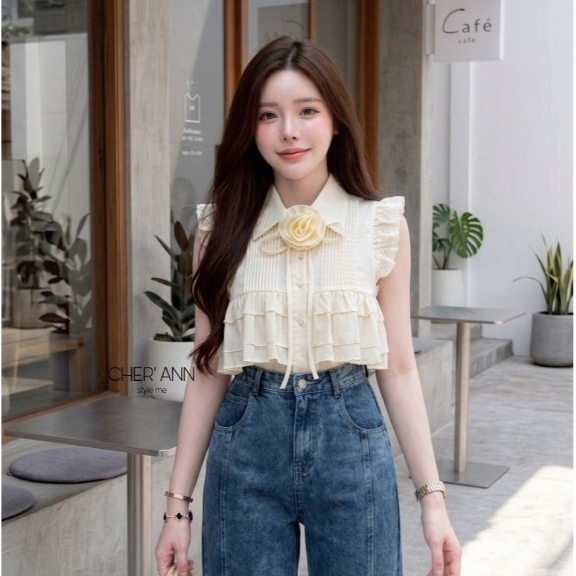 Chaaim Shop ❤️CA963 เซ็ต 3 ชิ้น เสื้อสีครีมคอปกแขนกุดแต่งระบาย+เข็มกลัดดอกไม้+ยีนส์ขายาว ป้ายCher'an