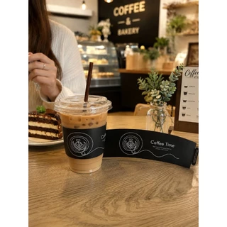 ปลอกกระดาษสวมแก้วชื่อลาย coffee time 200 ชิ้นชิ้นละ 0.75 บาท กระดาษอาร์ตการ์ดหนาอย่างดีสวมได้กับแก้วหลายขนาด