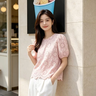 QKshop เสื้อเบลาส์ปักฉลุผู้หญิง แขนพองสั้น คอกลม ด้านหลังมีปุ่มรูเปิด ทรงหลวม เหมาะพลัสไซส์ #เสื้อผ้าทรงหลวม