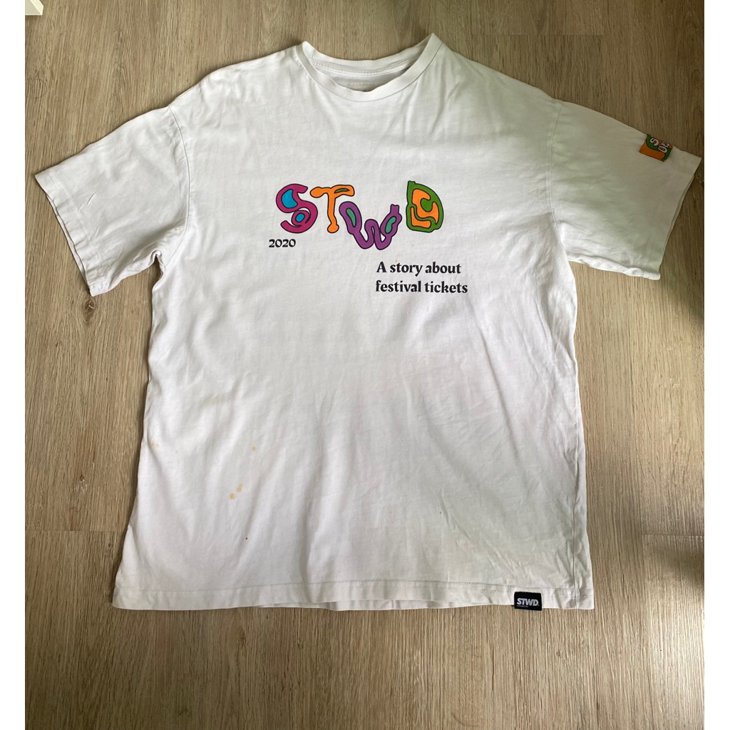 รหัสTP STWD Pull&Bear T-Shirt หลังมีลาย ขนาด: อก40นิ้ว ยาว 27นิ้ว  ตำหนิ: เปื้อน ราคา: 100บาท💓 #pull
