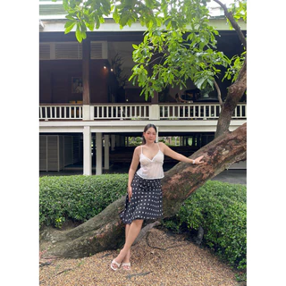 Winnie Top เสื้อสายเดี่ยวคอวี ผ้าปักฉลุลูกไม้ ที่ละมุน คุณหนูสุดๆ ให้ลุคคุณหนูแสนซน เซ็กซี่แบบมีคลาส