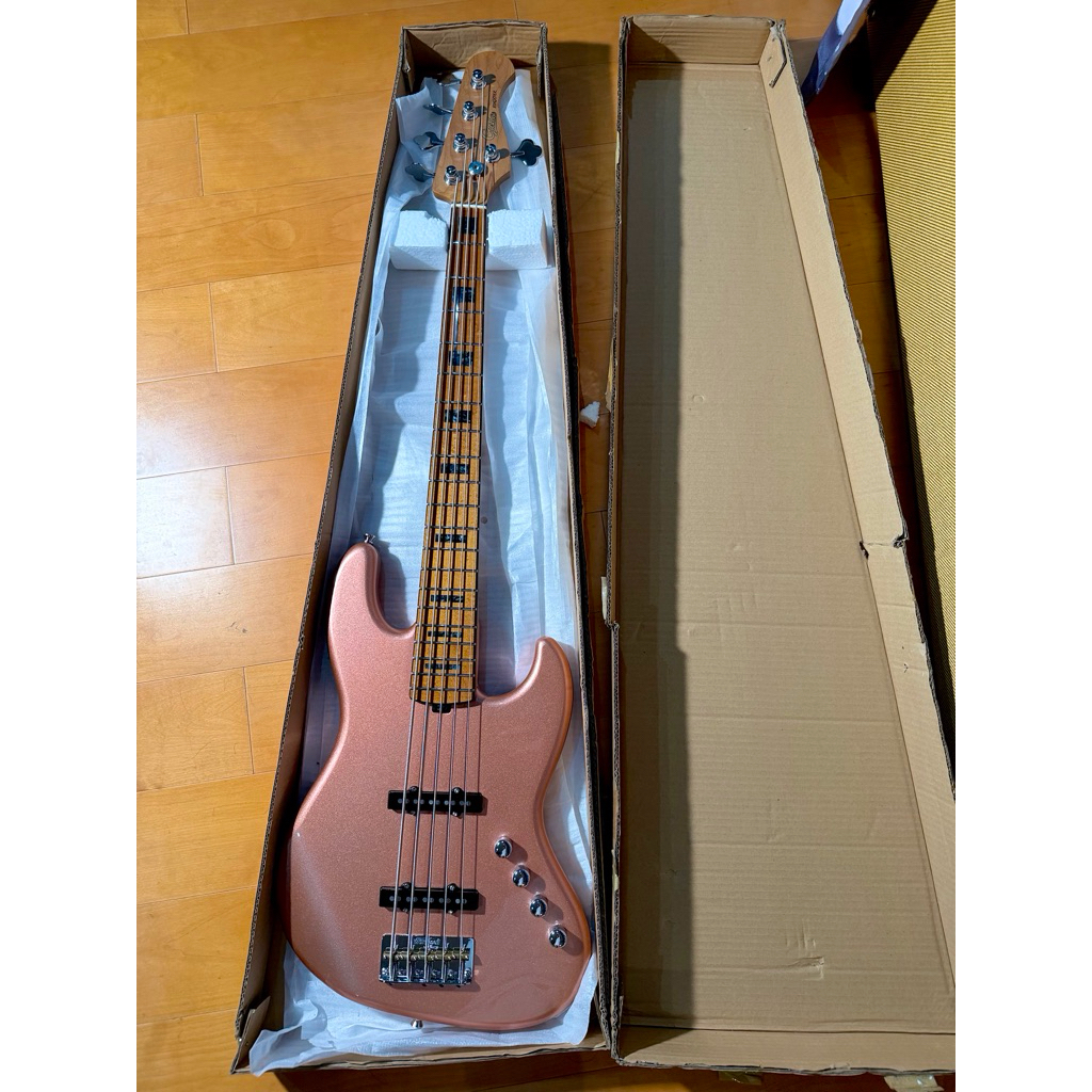 เบส Gusta roadster J525 สี metallic pink