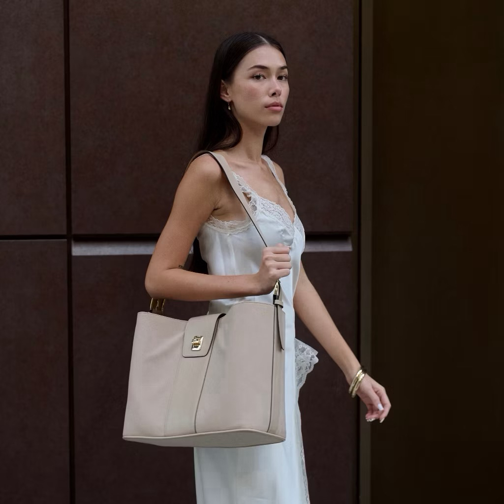 EZTRA EZZENCE EAST WEST 👜