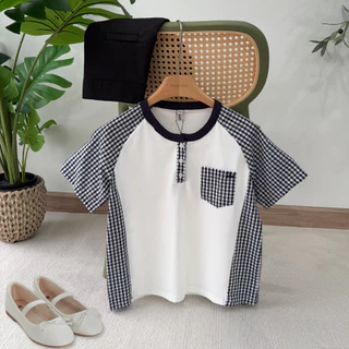 Glucoat | [A900] เสื้อยืดแขนสั้นสีขาว ลายสก็อตแต่งกระเป๋า กระดุมหน้าใช้งานได้จริง