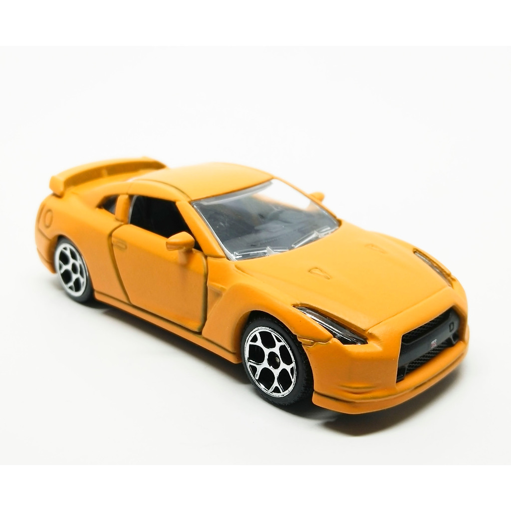 Majorette Nissan GT-R R35   สีด้าน ส้ม แบบล้อ 5Y สเกล 1/61 (8 cm) ไม่มี Package