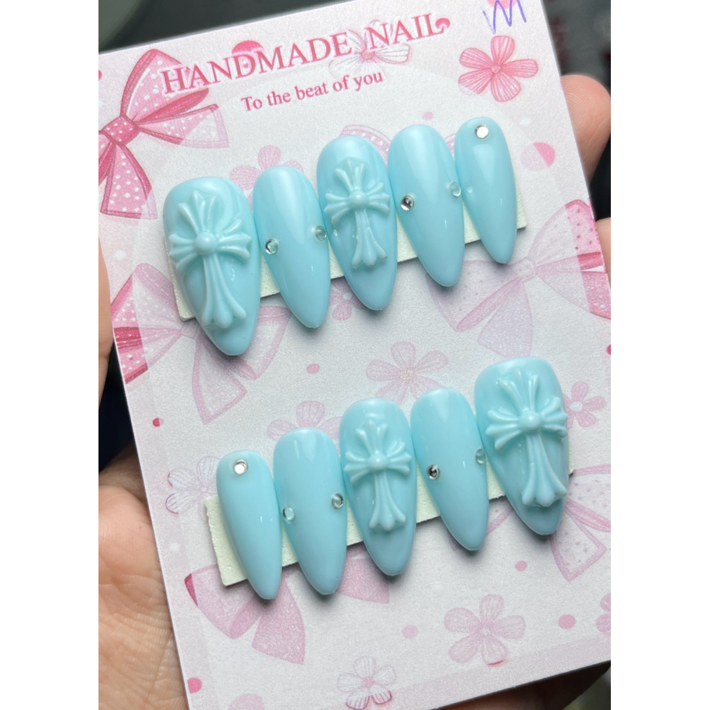 เล็บเจลโคมฮาร์ทสีฟ้าติดเพรช