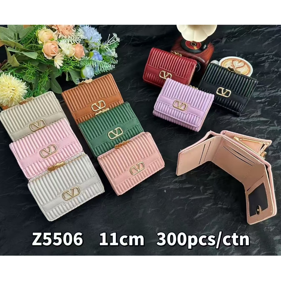 Z5506#กระเป๋าสตางค์ผู้หญิง3พับสั้น กรระเป๋าสตางค์รุ่น3พับมีตัวล็อกลูกบิด ใส่แบงค์แบบยาว+ใส่บัตรและเหรียญหรูหราไม่เหมือนใ