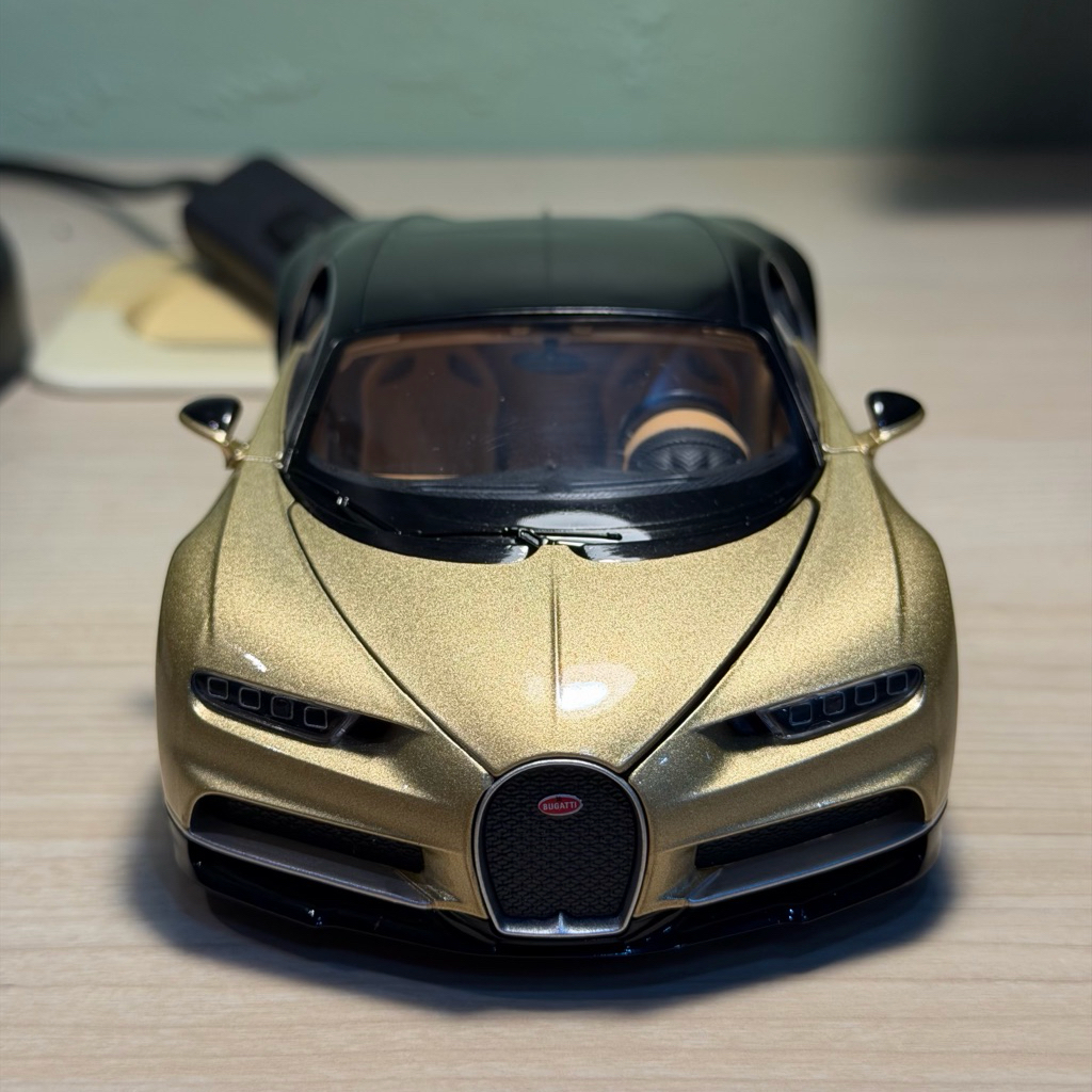 Welly Bugatti Chiron (Gold)