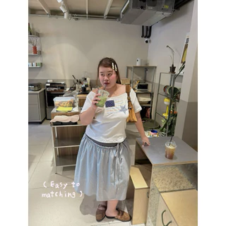 Joliese | Flag off-shoulder crop เสื้อปาดไหล่สาวอวบ