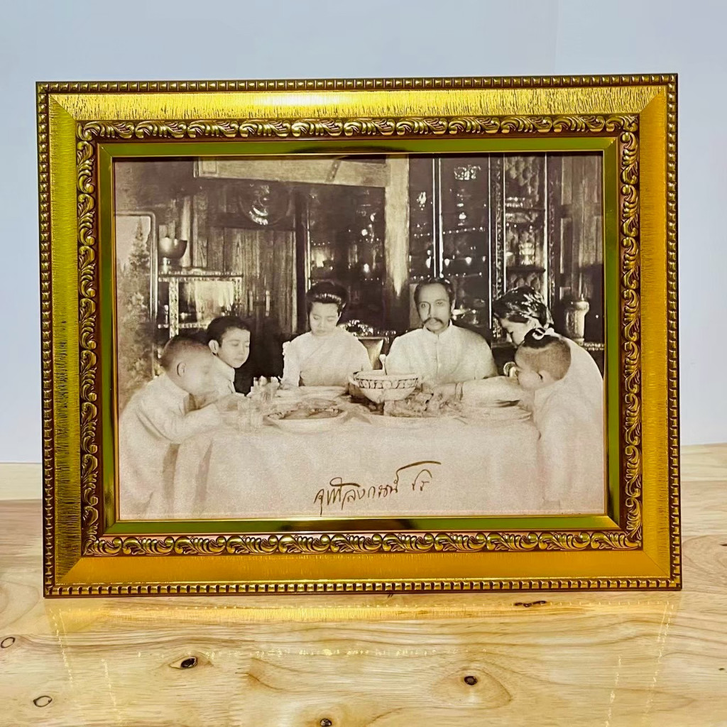 กรอบรูปพร้อมภาพ รัชกาลที่5 ร.5 ขนาด 26x32 ซม. มีขาตั้งและที่แขวน เป็นของขวัญ ที่ระลึก