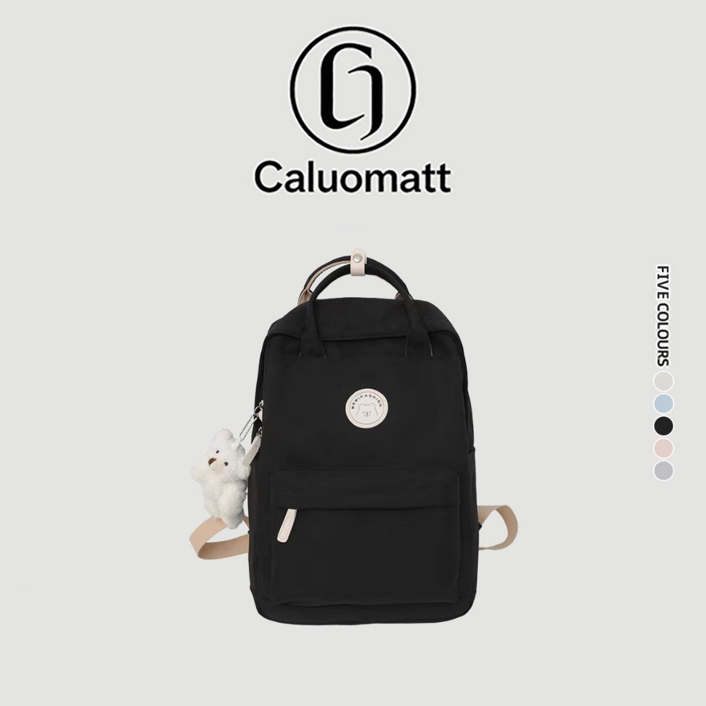 【Caluomatt.TH】กระเป๋าเป้สะพายหลังสไตล์เกาหลี มินิมอล หนังนิ่ม น่ารัก พร้อมตุ๊กตาหมี กระเป๋านักเรียน ใส่แล็ปท็อปได้