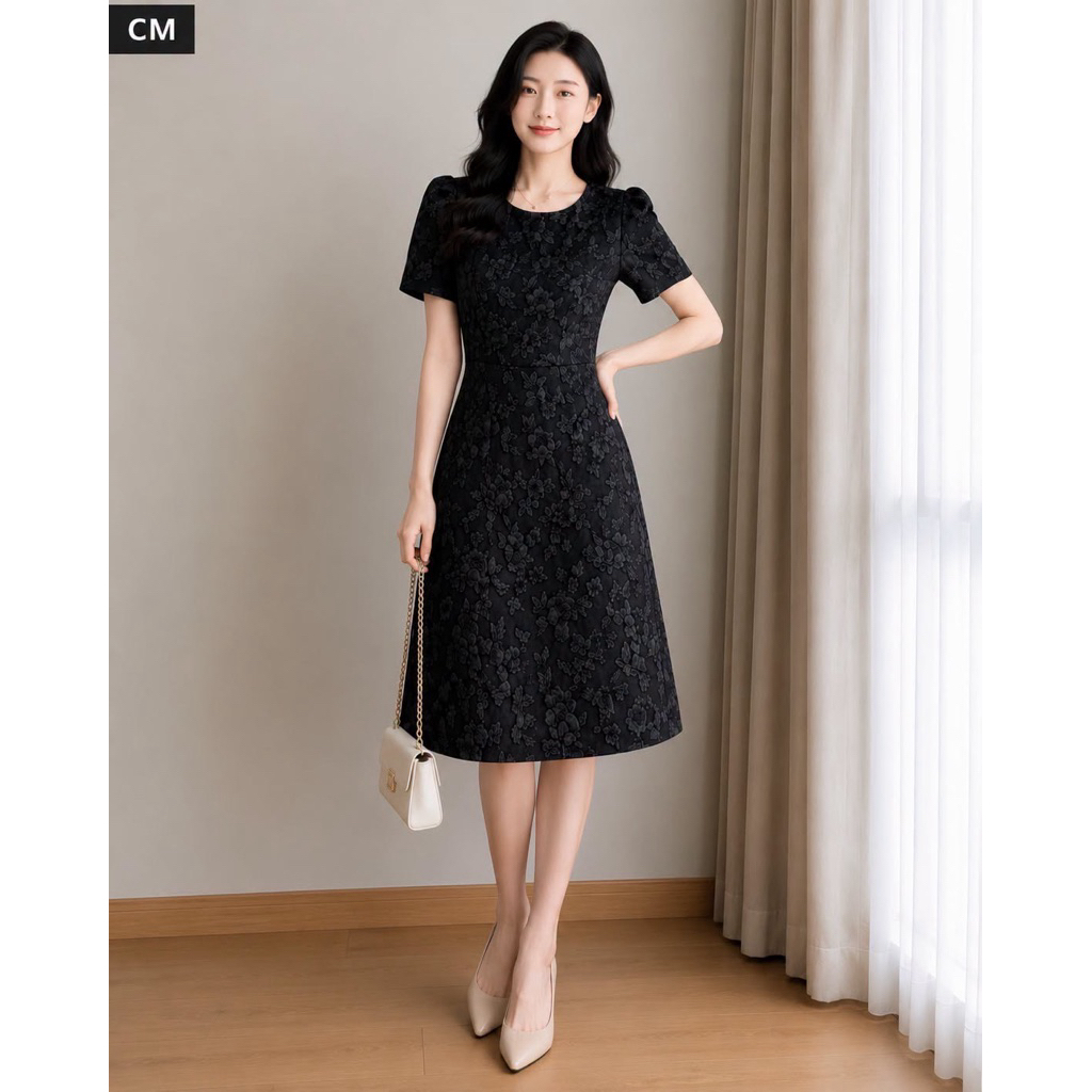 CM Dress ผ้า Jacquard ลายทอทั้งตัว ให้มิติหรูแบบไม่ต้องแต่งเยอะ