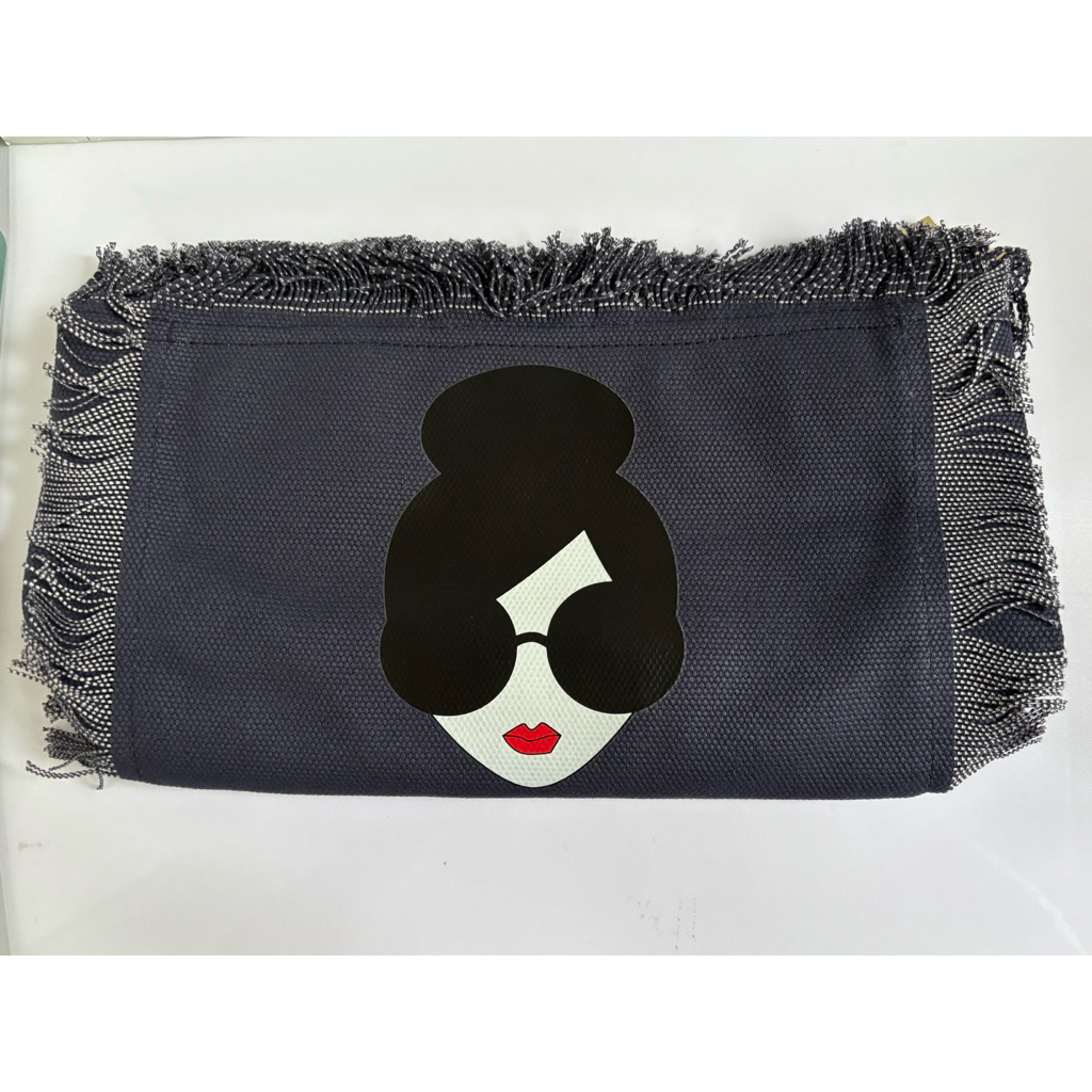 Alice & Olivia Navy Clutch Bag กระเป๋าผ้าสีน้ำเงินอลิส & โอลิเวีย