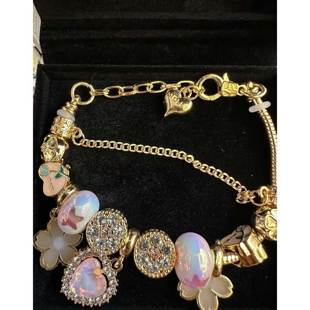 ส่งต่อ สร้อยข้อมือสีทองจากแบรนด์ Molly Jewelry