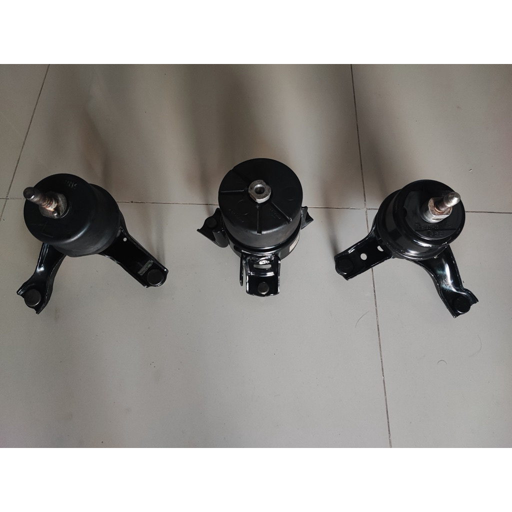 ยางแท่นเครื่องแท้ โตโยต้า Camry Avv 50 hybrid ปี2012-2017 มือสอง used