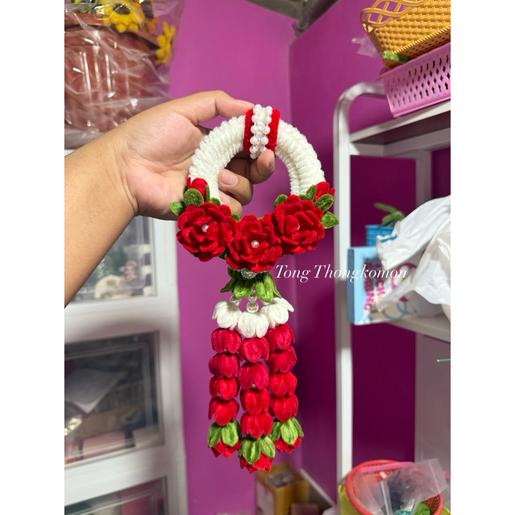 พวงมาลัยพร้อมส่ง พวงไม่ใหญ่ไม่เล็กสินค้างานแฮนด์เมดจากลวดกำมะหยี่ สามารถเก็บไว้ได้นาน