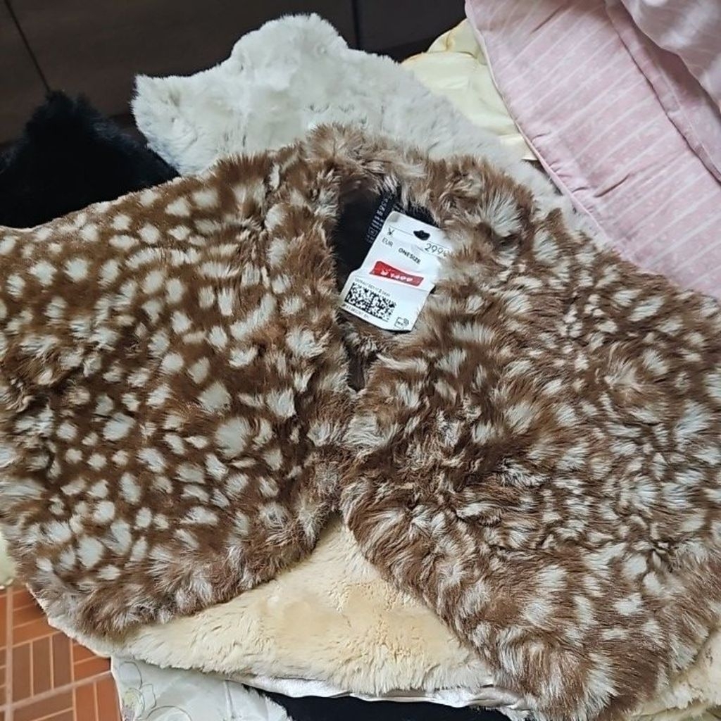 เสื้อกั๊ก เสื้อคลุม แบบครึ่งตัว นุ่ม มือสอง used cloth 2-8 ขวบ H&M fawn-print faux fur collar soft  