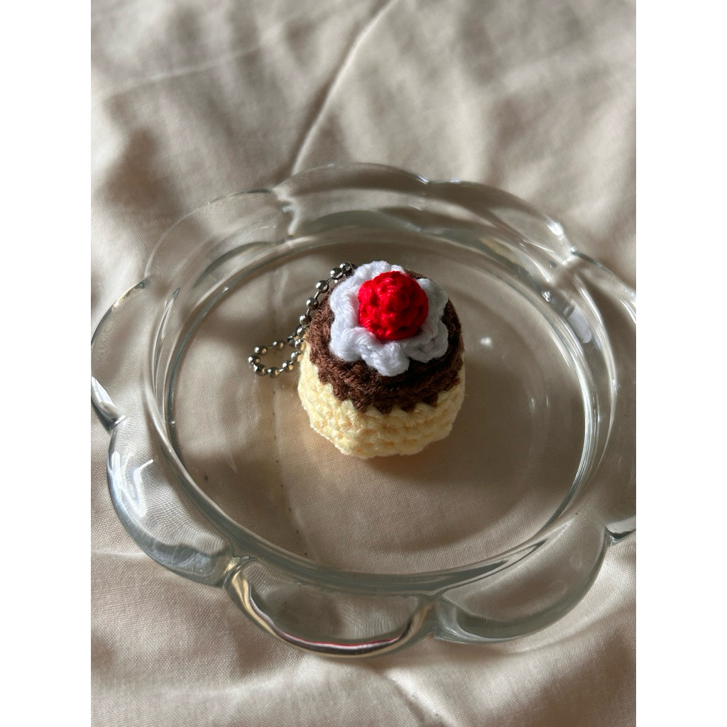 mini pudding keychain พวงกุญแจพุดดิ้งไหมพรม 🍮🍒