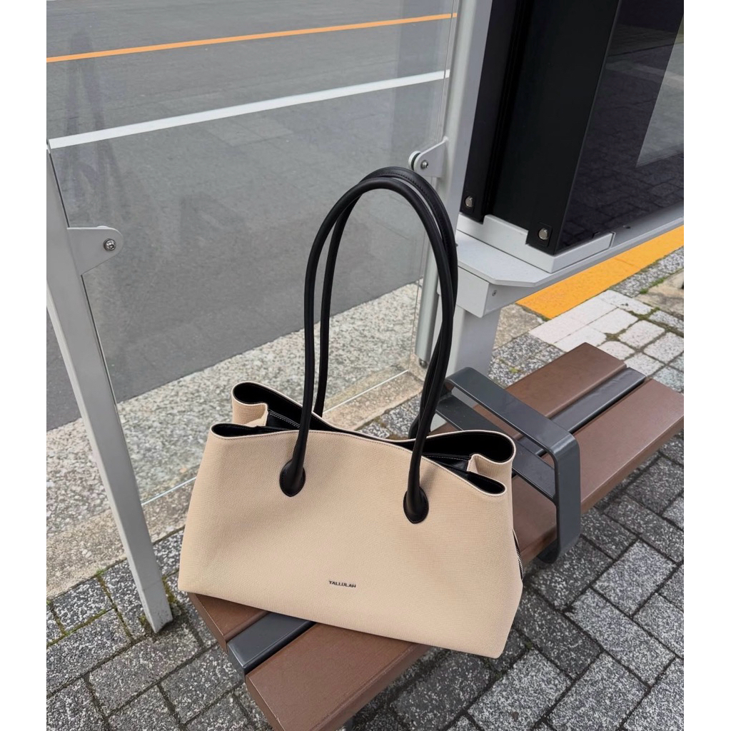 พร้อมส่งของใหม่✨ กระเป๋า Tallulah BLAZE bag สี noir truffle