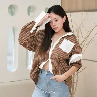 GAVANA - LIV SHIRT เสื้อเชิ้ตลายทางขอบขาว เชิ้ตที่ใส่แล้วดูดีสุดๆค่าา #T25617