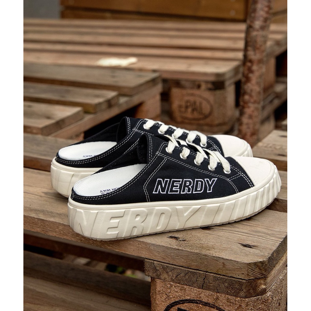 ส่งต่อรองเท้าเปิดส้น nerdy 24cm