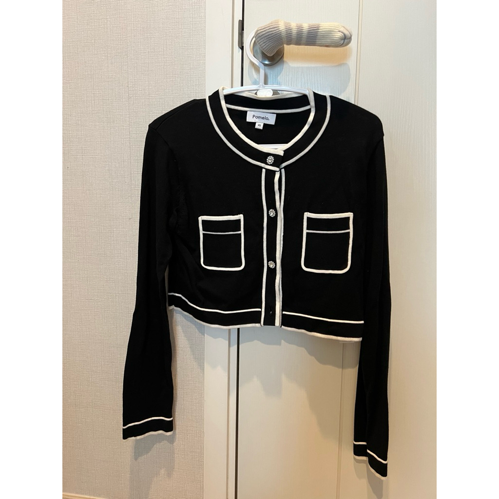 Pomelo Cardigan แท้ 💯 🤍🖤 (ใส่ 1 ครั้ง)
