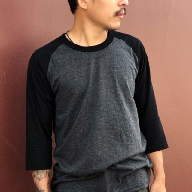 เสื้อยืดแขนสามส่วน ทรงตรงสีท็อปดำแขนดำ