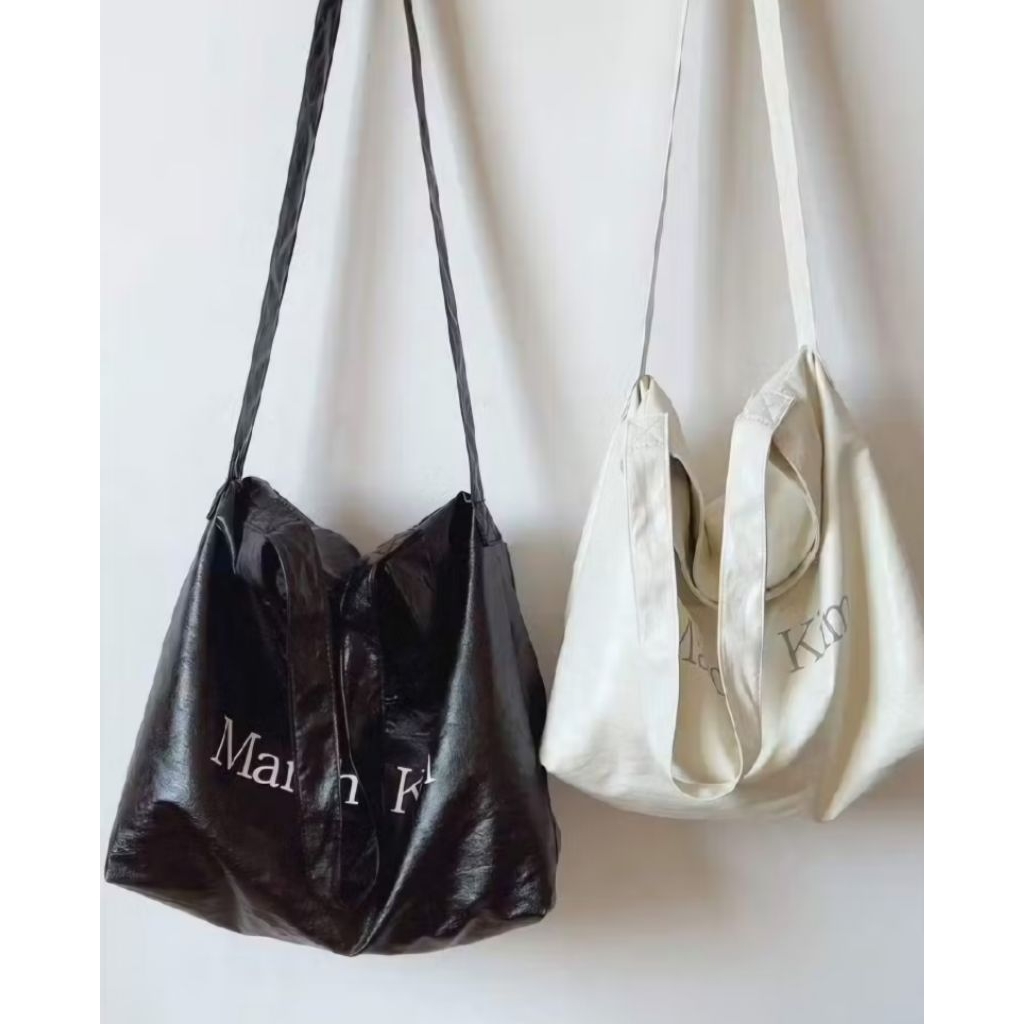 กระเป๋า Martin Kim รุ่น Glossy Light Two Way Bag
