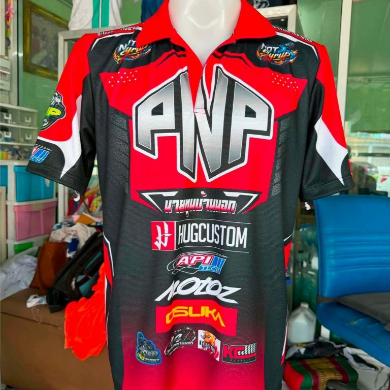 เสื้อคอปกPNP สีแดงฉ่ำๆ ใส่ได้ทุกโอกาส พิมพ์ลาย