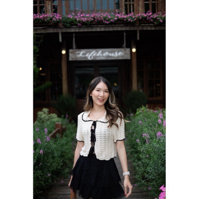 🔖 ป้าย WA YA เสื้อไหมพรมผูกด้านหน้า ติดโลโก้โลหะที่อก น่ารักมากกก 💖