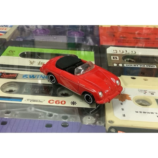 โมเดลรถเหล็กมือสอง 1/59 tomica no.f9 : porsche 356 speedster สภาพดี ขนาดประมาณ 6.5cm. made in japan 