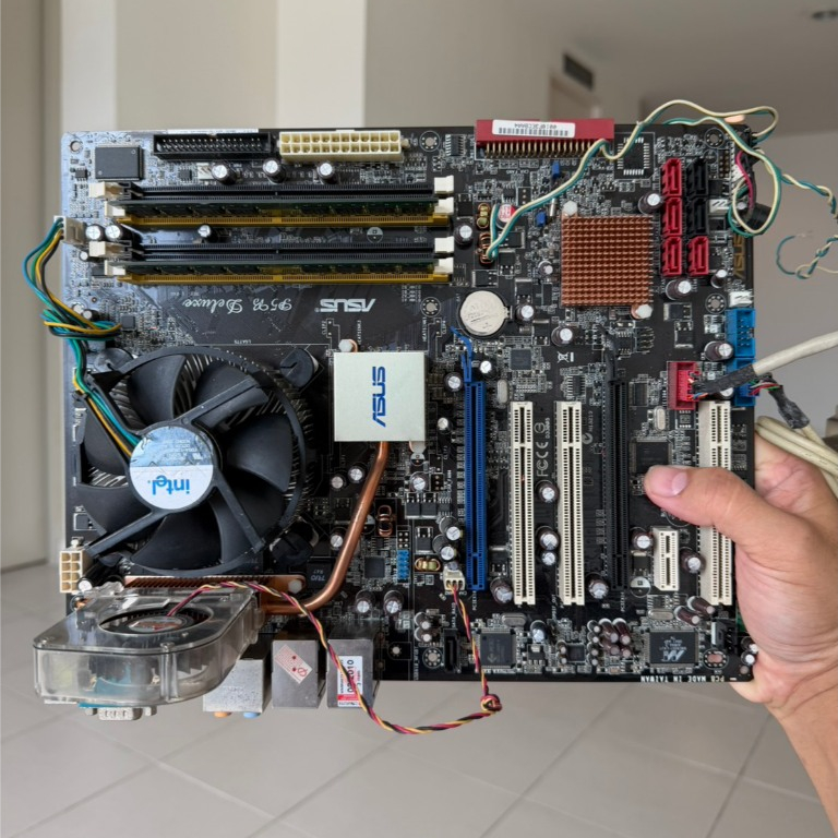 ASUS ASUS P5B Deluxe Motherboard Socket LGA775 CPU Intel Core 2 Duo E6600 2.4 GHz  RAM 2GB
