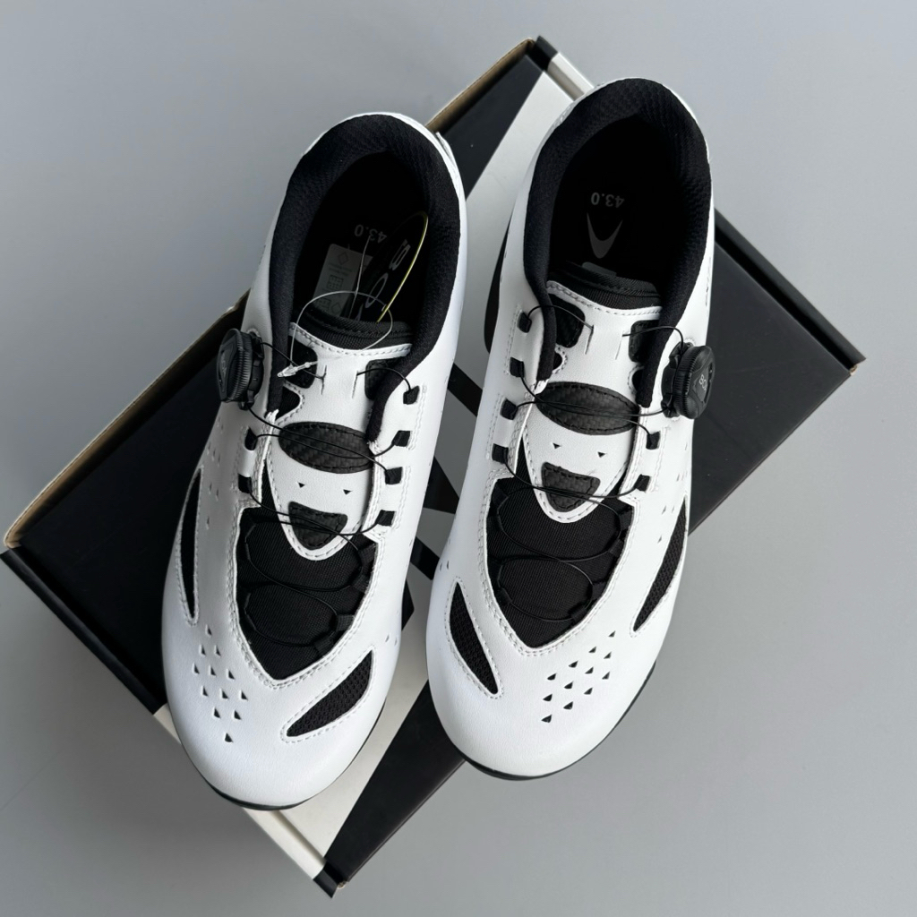 รองเท้าเสือหมอบ LAKE CX177