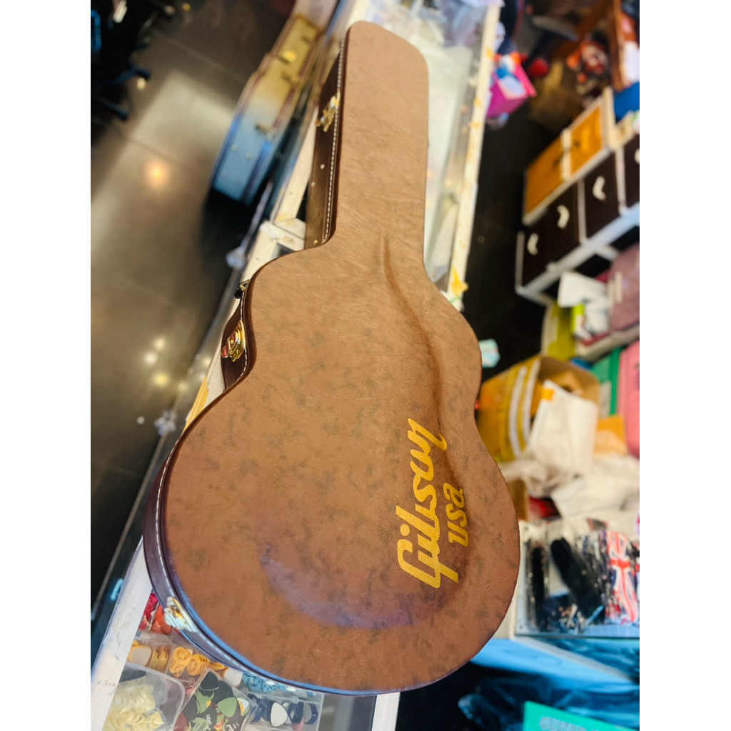 Hardcase Gibson usaกีตาร์โปร่งทรงJumboใส่ขนาด 42-43 นิ้ว ไม้หนังPuสีน้าตาลกระ งา