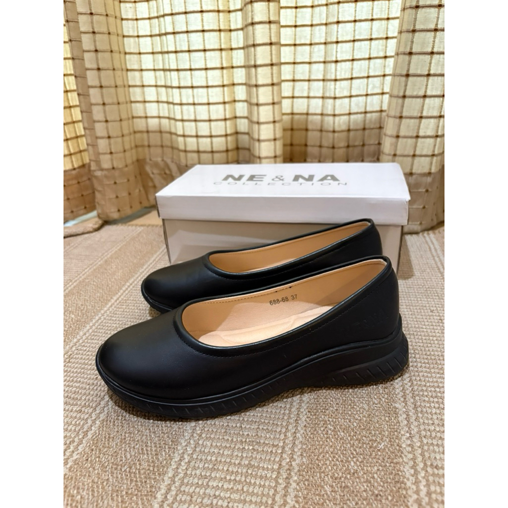 NE & NA - รองเท้าคัทชูยางสีดำ size37
