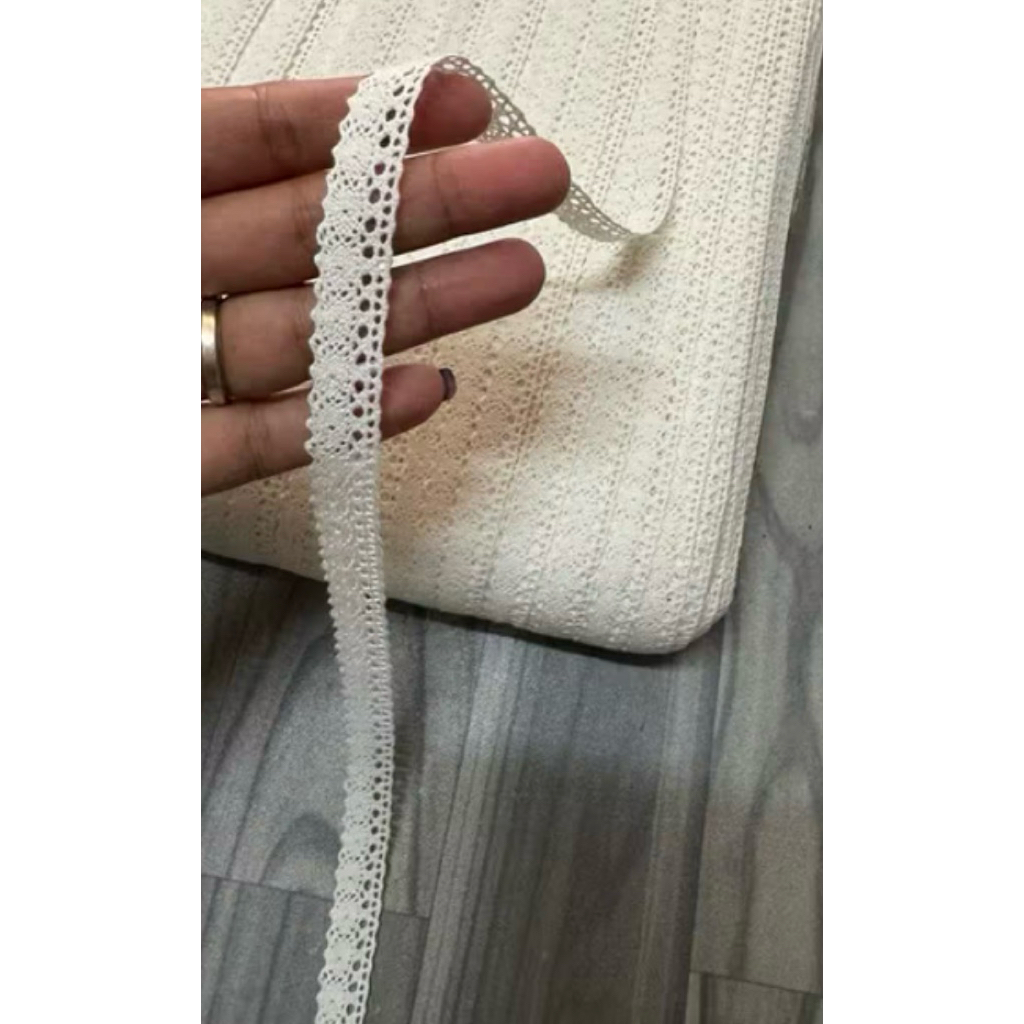 ลูกไม้โครเชต์ 1.5cm  สีครีม/สีขาวออฟ  15หลา 150฿  #โครเชต์ #ลูกไม้ถัก