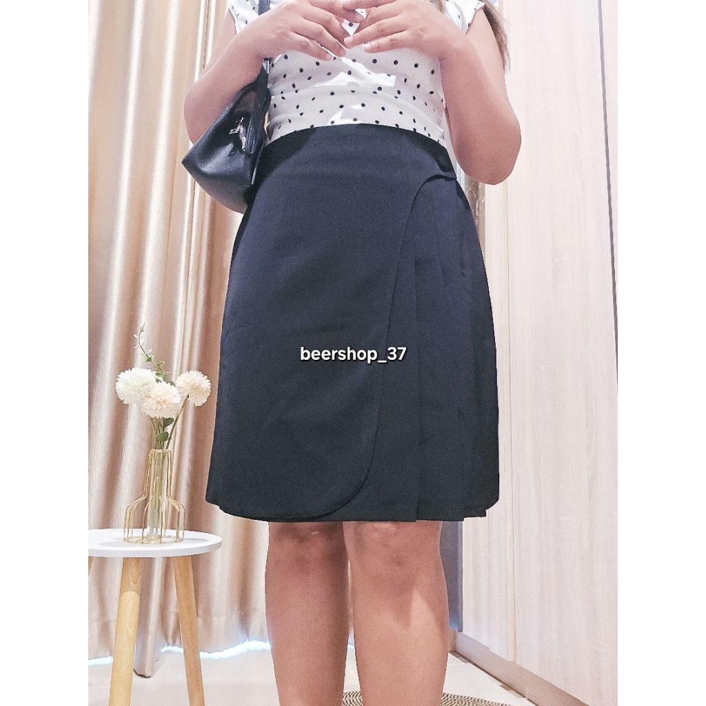 กระโปรงทรงเอแต่งจีบข้างกระดุมsizeS-40นิ้ว ยาว20/22นิ้ว