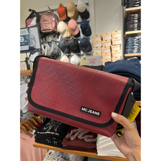 กระเป๋าสะพายข้าง Mc Jeans รุ่นโมโนแกรม สีแดง 👜 [ของแท้100%] …