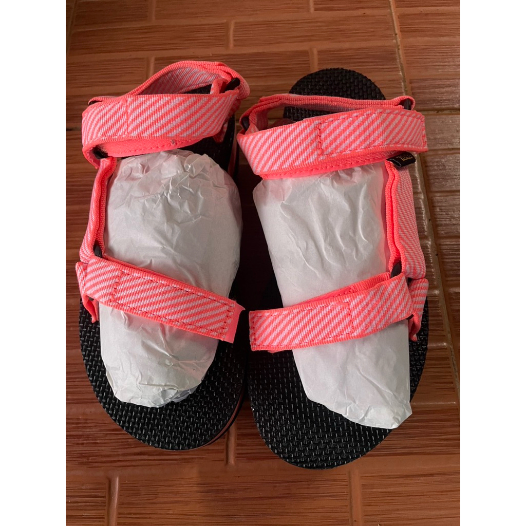 รองเท้าส้นTevaมือสองของแท้