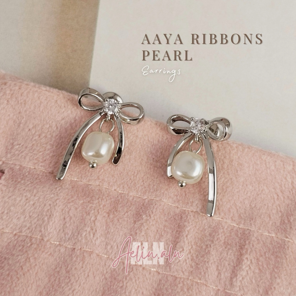 Aaya Ribbons pearl stud earrings - Aelin.ALN ต่างหู ตุ้มหูโบว์จี้ไข่มุก (Rhodium plated) (#SE8-02)
