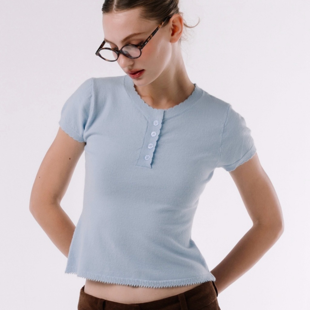 KNIT TOP 02 | STAYSLAY.BKK (เสื้อไหมพรมทรงสวย มีกระดุม แขนมีดีเทลระบาย)
