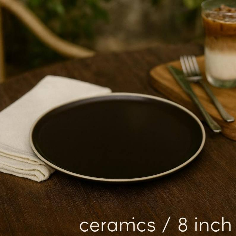 Thai Ceramic - จาน 8 นิ้ว ดำขอบขาว เนื้อแมท - เข้าเครื่องล้างจาน และรับประกันความปลอดภัยในการใช้งานกับไมโครเวฟ