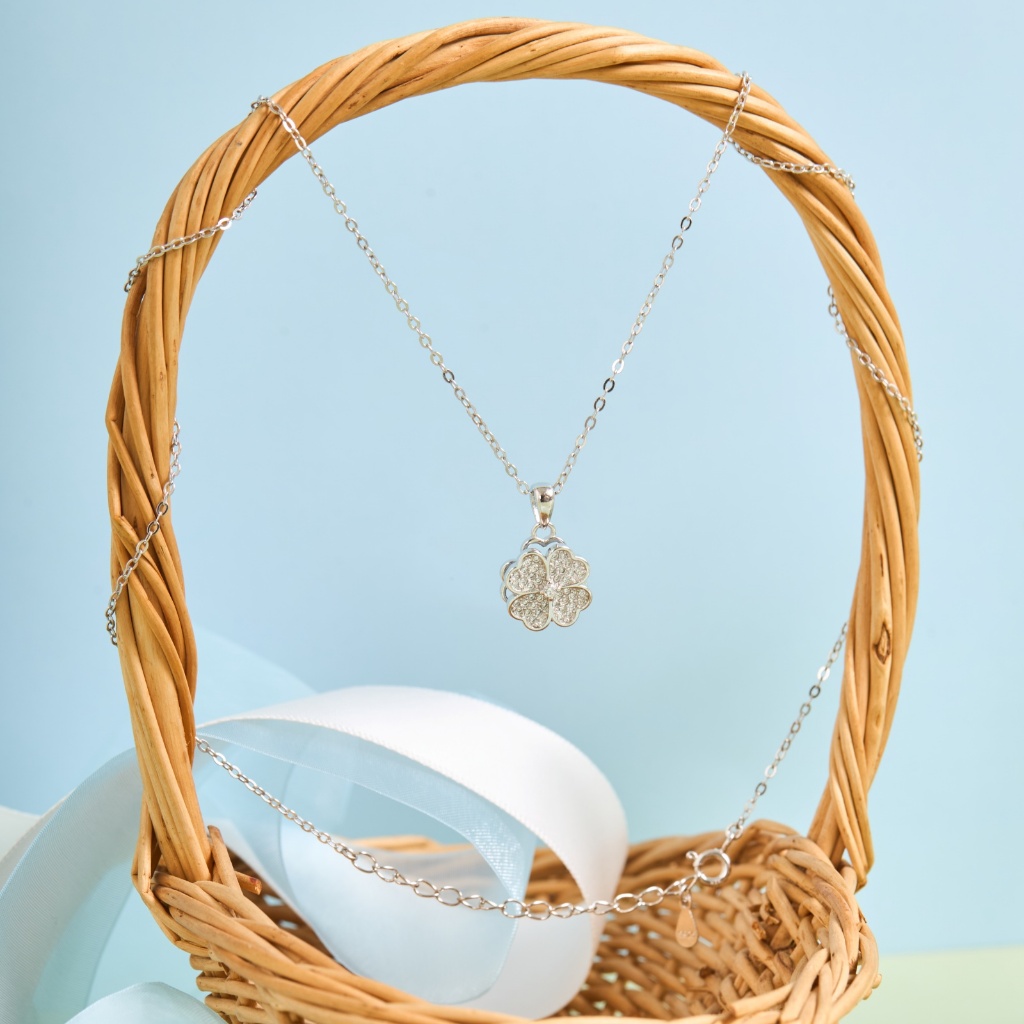 สร้อยคอเงินแท้จี้ใบโคลเวอร์หมุนได้รุ่น Clover สัญลักษณ์แห่งความโชคดี