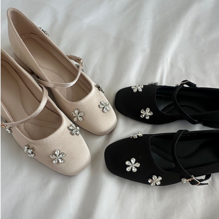 รองเท้าแมรี่เจนผู้หญิง Lulu ผ้าซาตินแต่งเพชรดอกไม้ หวานหรู ใส่สบาย ใส่เที่ยว/ใส่ออกงาน